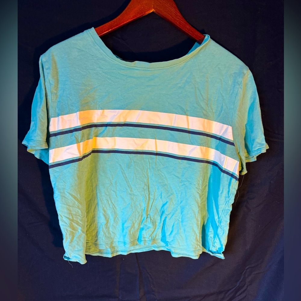 Cropped lightweight short sleeve light blue shirt